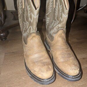 Size 11 Ariat cowboy boots